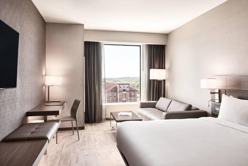 King Room with City View interior